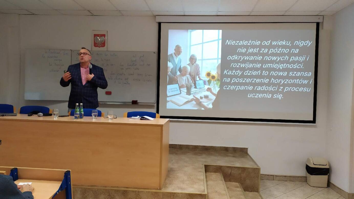 WYKŁAD MOTYWACYJNY – DR ANDRZEJ KOBIAŁKA ”SENIOR Z PASJĄ. ODKRYJ W SOBIE NOWE UMIEJĘTNOŚCI I KOMPETENCJE”